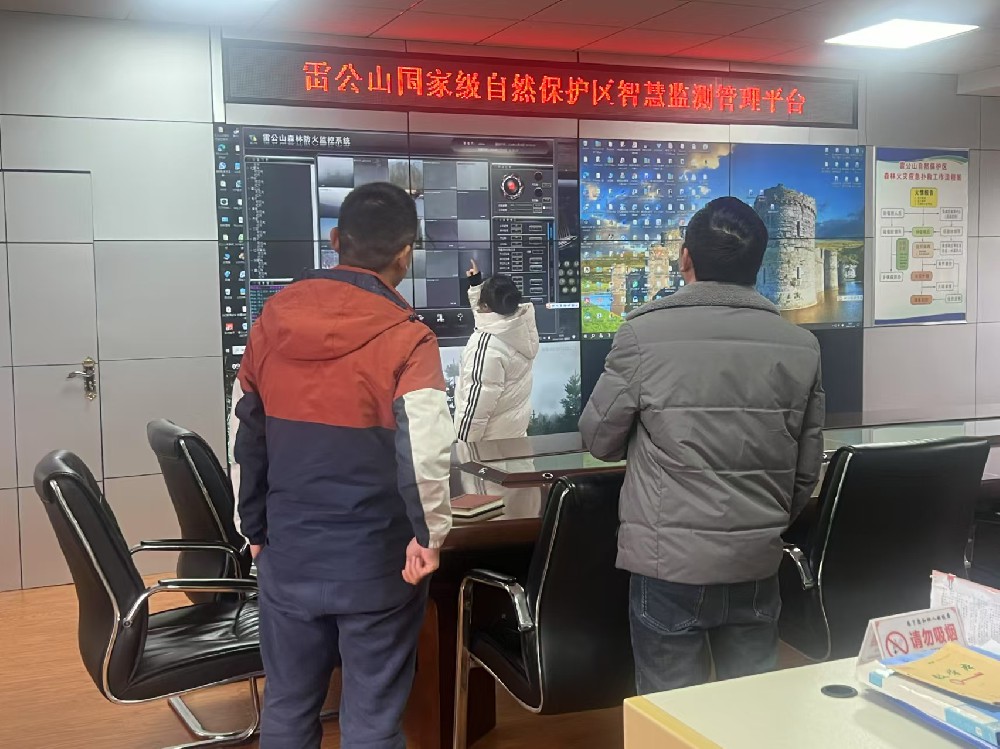 双目观全域 双芯筑可靠 陕西冠杰定制多光谱光电安防转台