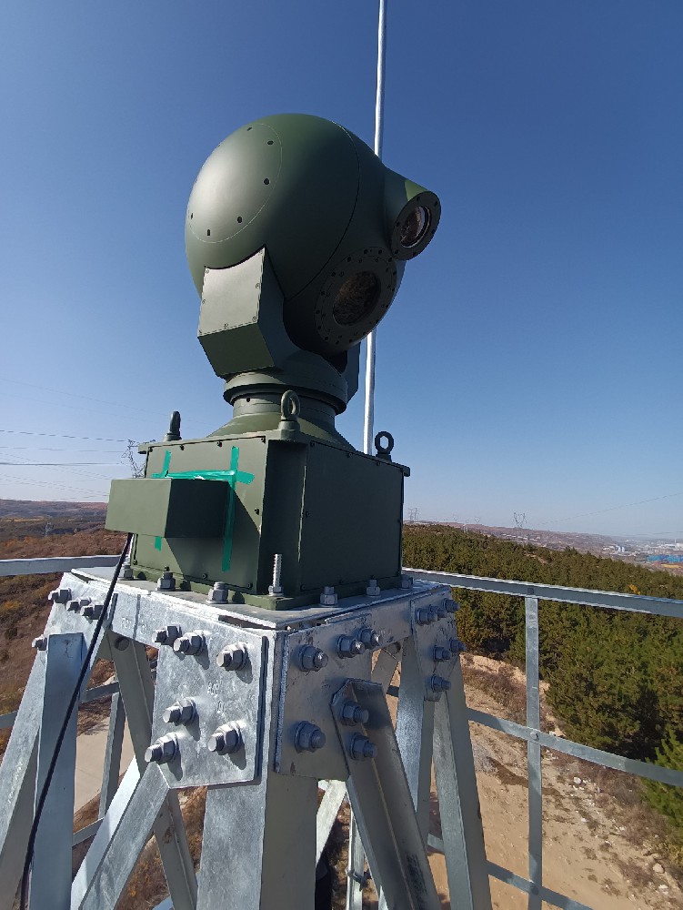 戈壁荒漠一人掌控千亩疆域 陕西冠杰低能耗转台让无人区安防告别“盲区时代”